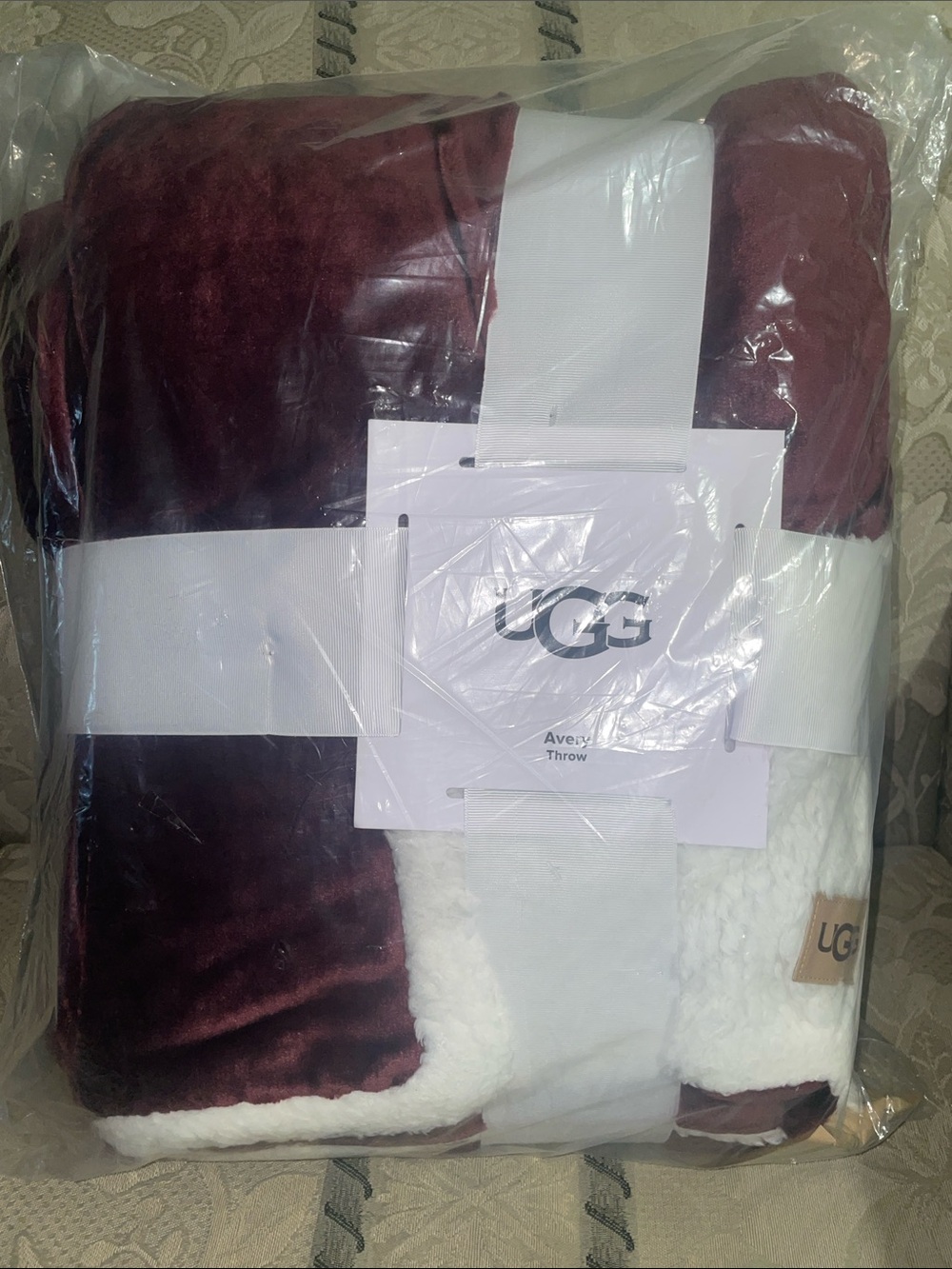 UGG Avery Throw Blanket - Burgundy and White